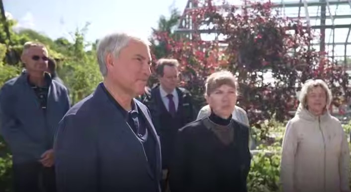 В Ботсаду Саратова Володину рассказали о саговнике поникающем